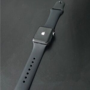 Apple Watch Series 3 38mm in Black - Smartwatch with Black Sport Band